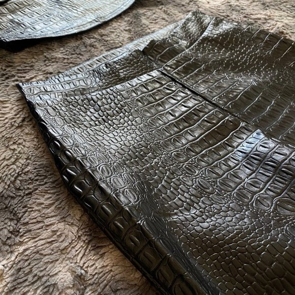 Bite Back Vegan Leather Croc Set - Picture 4 of 10